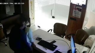 Giám đóc địt thư kí trong phong riêng bị cam quay lại 1