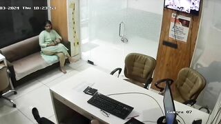 Giám đóc địt thư kí trong phong riêng bị cam quay lại 4