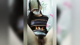 Gái dâm vừa ngậm quần lót vừa thủ dâm p1