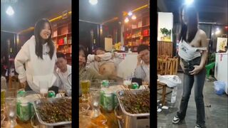 SAY RIỆU , KHOE VÚ
