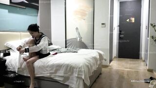 Seri bố dượng bụng bự khốn nạn ngày nào cũng dắt con gái riêng của vk vào ks đụ p9