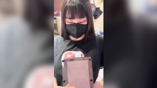 Cô bạn thân tình nghịch với cặp vú bự