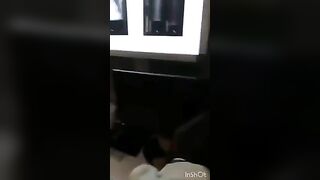 Thằn lằn bám kính k kịp cởi đồ cùng bạn thân khác giới