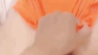 Em học sinh trường M. V. Lomonoxop mặc đồng phục đụ nhau với người yêu