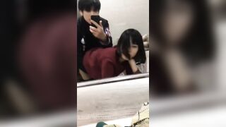 Lén đụ nhau ở nvs trường xém nữa bị bạn bắt gặp