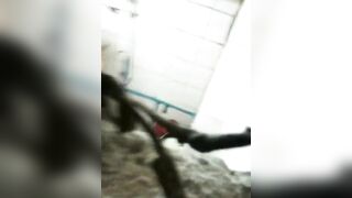 Em họ vú bự tắm 3