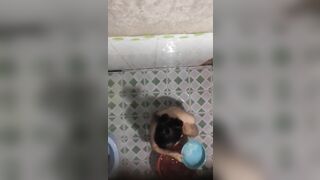 Chị. Họ tắm 2