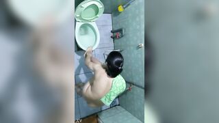 Em hàng xóm tắm 7