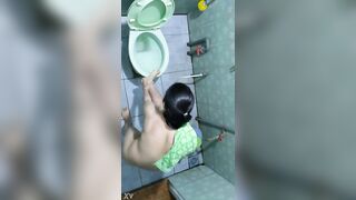Em hàng xóm tắm 7