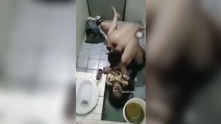 Đi Hát Uống Say Bị Dắt Vào Wc Hiếp Mất Đời Gái