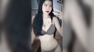 Cô gái đã có chồng còn đi ngoại tình