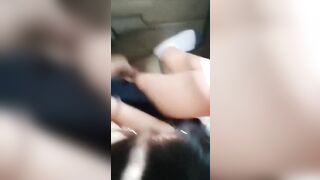 Móc lồn em người yêu trong xe ô tô rên la dâm đãng kích thích