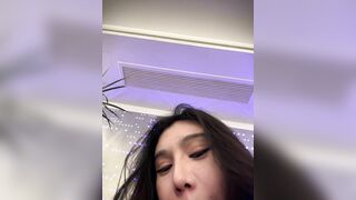 Em gái dâm xinh livetream show hàng ngon với cô bạn vú to p1