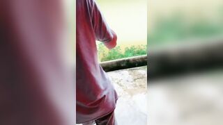 Chị chủ cho anh thợ điện bóp bú trừ tiền công