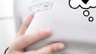 Seri thủ dâm: vừa đi học về là vào wc móc ngay