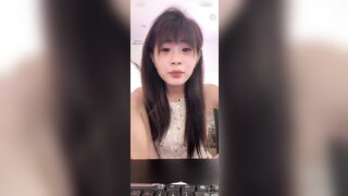 Phòng livetream của e Ngọc Nhi 2k idol tóp tóp Mai Linh,e cứ cởi đồ r mặc lại mãi th2