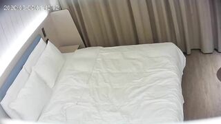 quay lén em nhân viên cùng trưởng phòng họp với nhau trong khách sạn