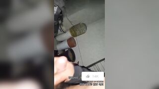 Dụ dỗ em học sinh bắt em nó bú cu để sục ở hành lang trường học