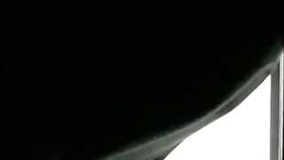 Quay lén em hàng xóm quên kéo rèm cửa