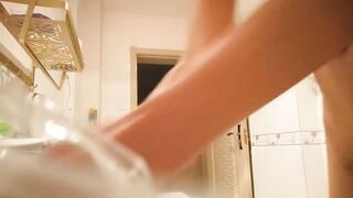 H Nghỉ trưa, 2 bạn Đồng nghiệp vào WC Thủ dâm Lút Cán Djt nhau Vú To LỒN MÚP NGON vcl