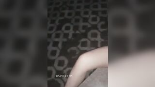 NỬA ĐÊM, E CÒN RA GHẾ ĐÁ, LỌ