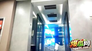 quay lén em teen thay đồ trong phòng tắm