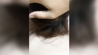 em ăn cu song tự tay đút cặc vào lồn rồi em tự nhấp
