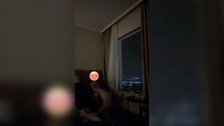 vừa được em phục vụ vùa ngắm thành phố về đêm