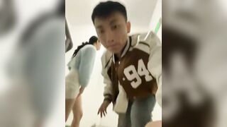 Cùng e ghệ dâm ra cầu thang show public bú lồn địt nhau kích thích sướng quá bắn trg