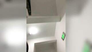 Cùng e ghệ dâm ra cầu thang show public bú lồn địt nhau kích thích sướng quá bắn trg