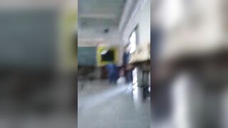 Thầy giáo địt học sinh trong lớp đang phê có người vào cũng không biết