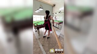 tốc váy em teen trong quán bi-a