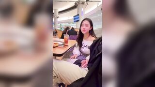 Bạo vl, lôi cặc bồ ra bú ngay trung tâm thương mại