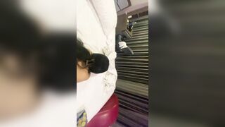 dỗ em người yêu đang dận bằng cách đóng nút cán