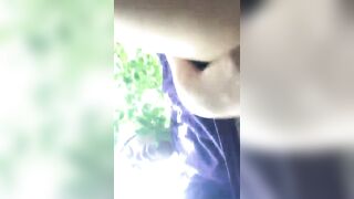 Em gái 17 tuổi mới lớn nứng lồn quá trốn ra sau nhà thủ dâm xem kích thích vl ra p2