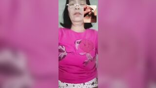 Chị gái máy bay nứng lồn gọi video call thủ dâm với trai lạ