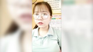 cẩm vân 2k4 cô giáo mầm non thủ dâm ngay trong lớp