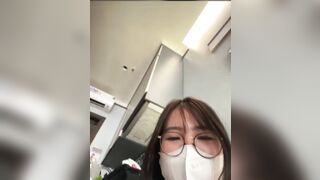 Gái dâm đeo kinh vú to lồn múp khoe hàng dâm đãng