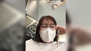 Gái dâm đeo kinh vú to lồn múp khoe hàng dâm đãng