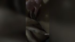 BÉ HS , TỰ BẢO HÀNH CHÍNH MÌNH, LẤY MÓC QUẦN ÁO, KẸP VÚ, KẸP LỒN