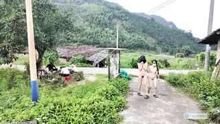 2 em teen mình dây dâm tự tin show hàng dâm public cho mấy cô chú trg xóm xem p2