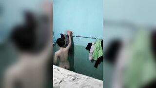 Rình nhỏ hàng xóm tắm ai ngờ khúc cuối bị phát hiện (Hack cam, quay lén)