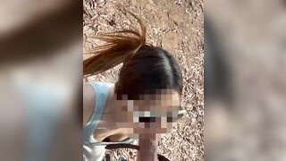 Vợ về quê bị anh hàng xóm bắt bú cu ngoài vườn
