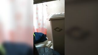 Quay trộm mẹ vợ múp tắm