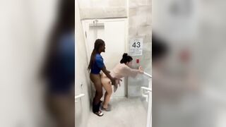 Thuê gia sư cho con, mà lại dạy mẹ địt lút cán ngoài cầu thang