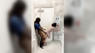 Thuê gia sư cho con, mà lại dạy mẹ địt lút cán ngoài cầu thang