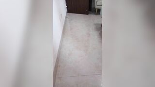 Lên cơn nứng Em họ sang phòng gạ địt xuất trong lun, vì ngày an toàn
