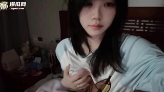 em teen quay clip khoe cặp bưởi hồng