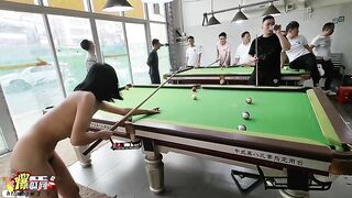 Phô dâm trực tiếp trong quán billiards