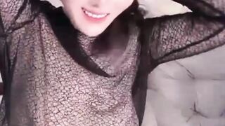 Gái xinh mình dây hàng ngon khoe hàng trên live siêu dâm